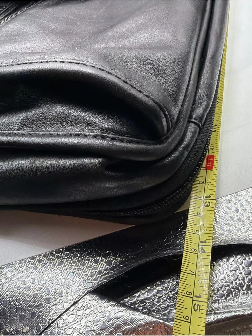 TUMI Black Leather Messanger Computer Laptop Brief Expandable Bag 96021D4